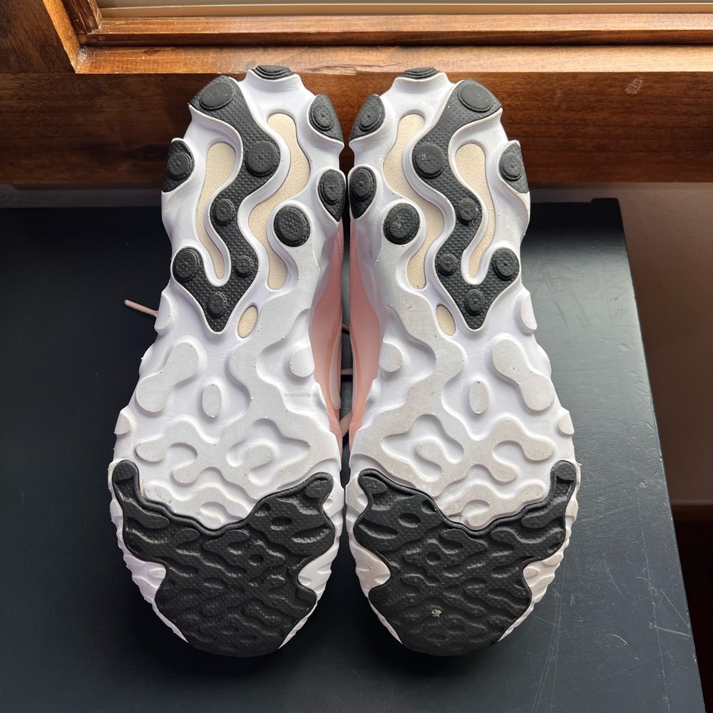 Women’s Nike Art3mis Shoes - Picture 6 of 7